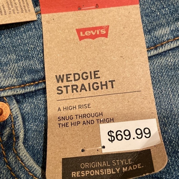 Levi's Women's High-Rise Wedgie Straight
Cropped Jeans - Turned On Me - Picture 7 of 8